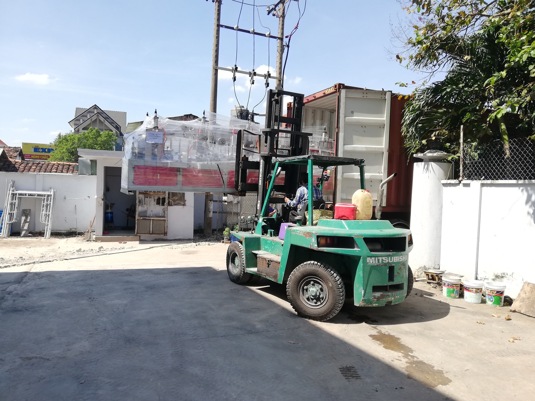 rut-container-may-moc