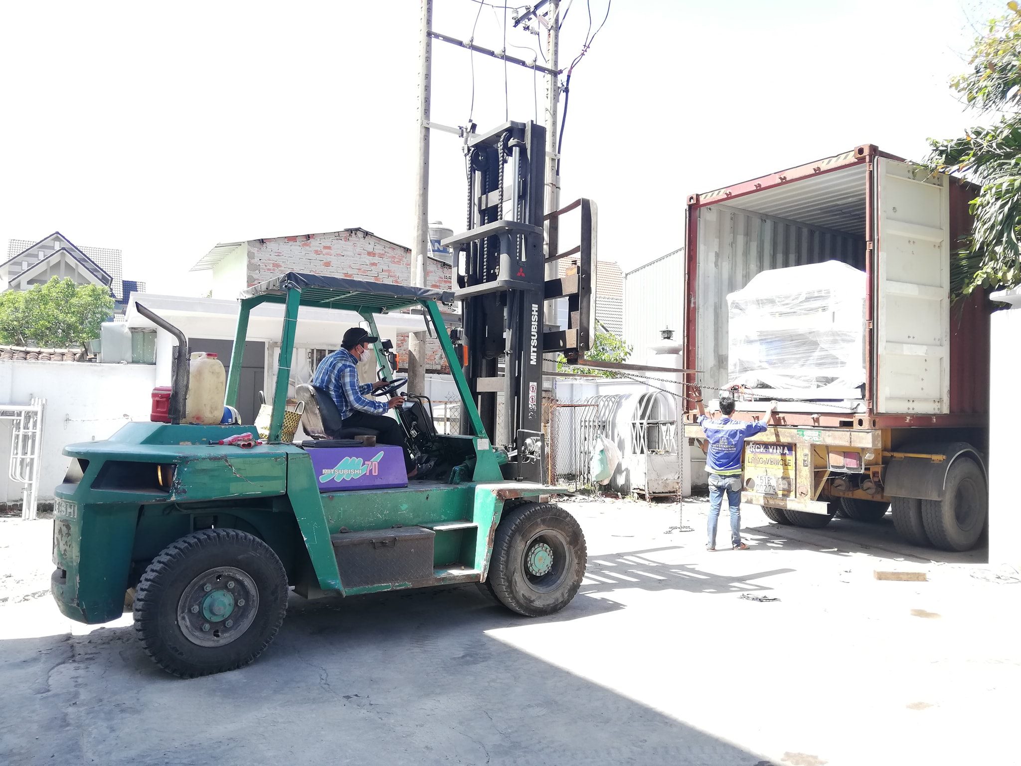 dich-vu-rut-container-hang-bang-xe-nang-tai-lai-thieu-binh-duong