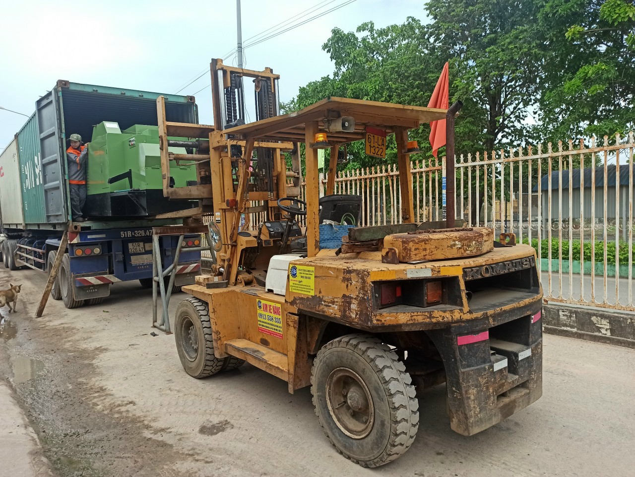 dich-vu-rut-container-hang-bang-xe-nang-tai-lai-thieu-binh-duong