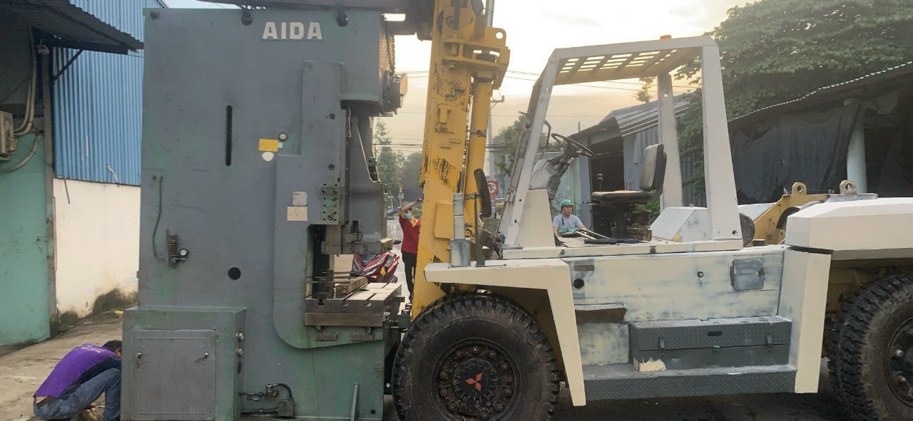 rut-may-moc-tu-container-tai-di-an-binh-duong