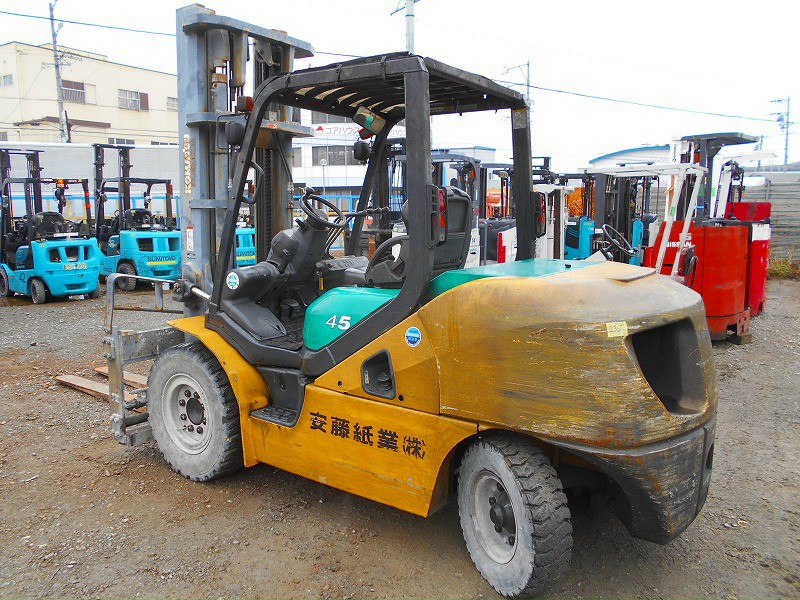 cho-thue-xe-nang-komatsu-tai-binh-duong