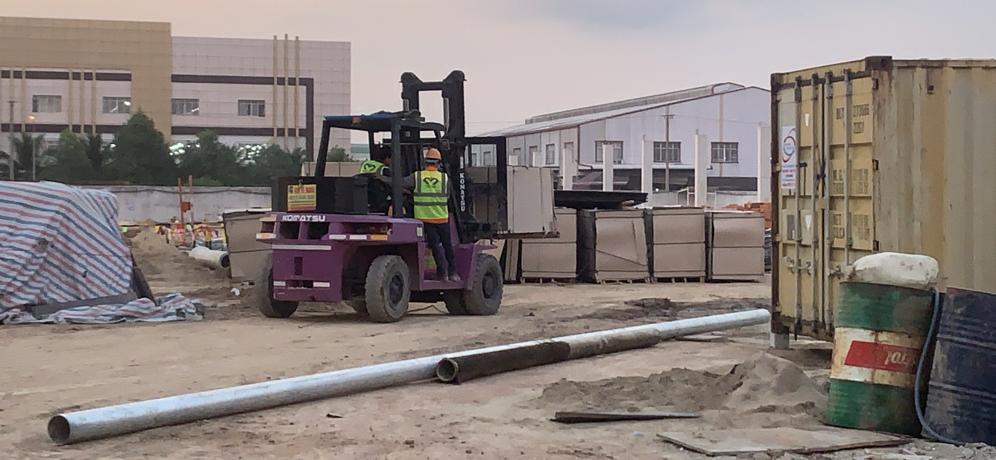 dich-vu-rut-container-van-ep-kcn-vsip-binh-duong