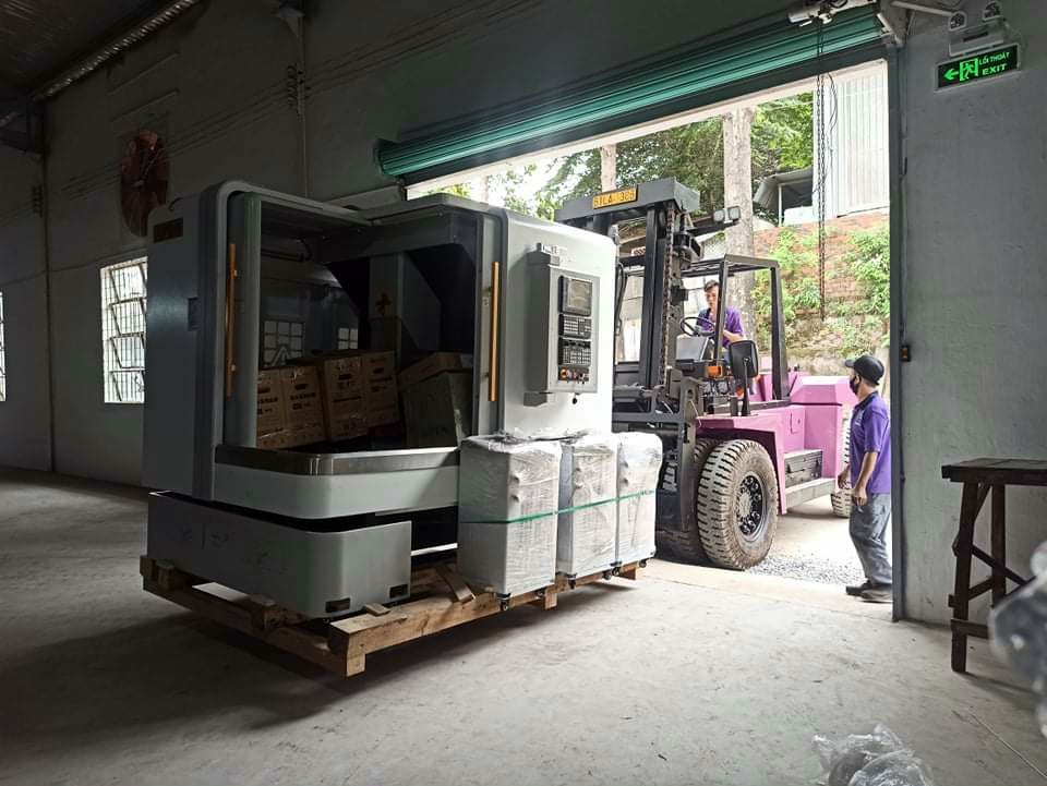 rut-hang-container-tai-nam-tan-uyen-binh-duong