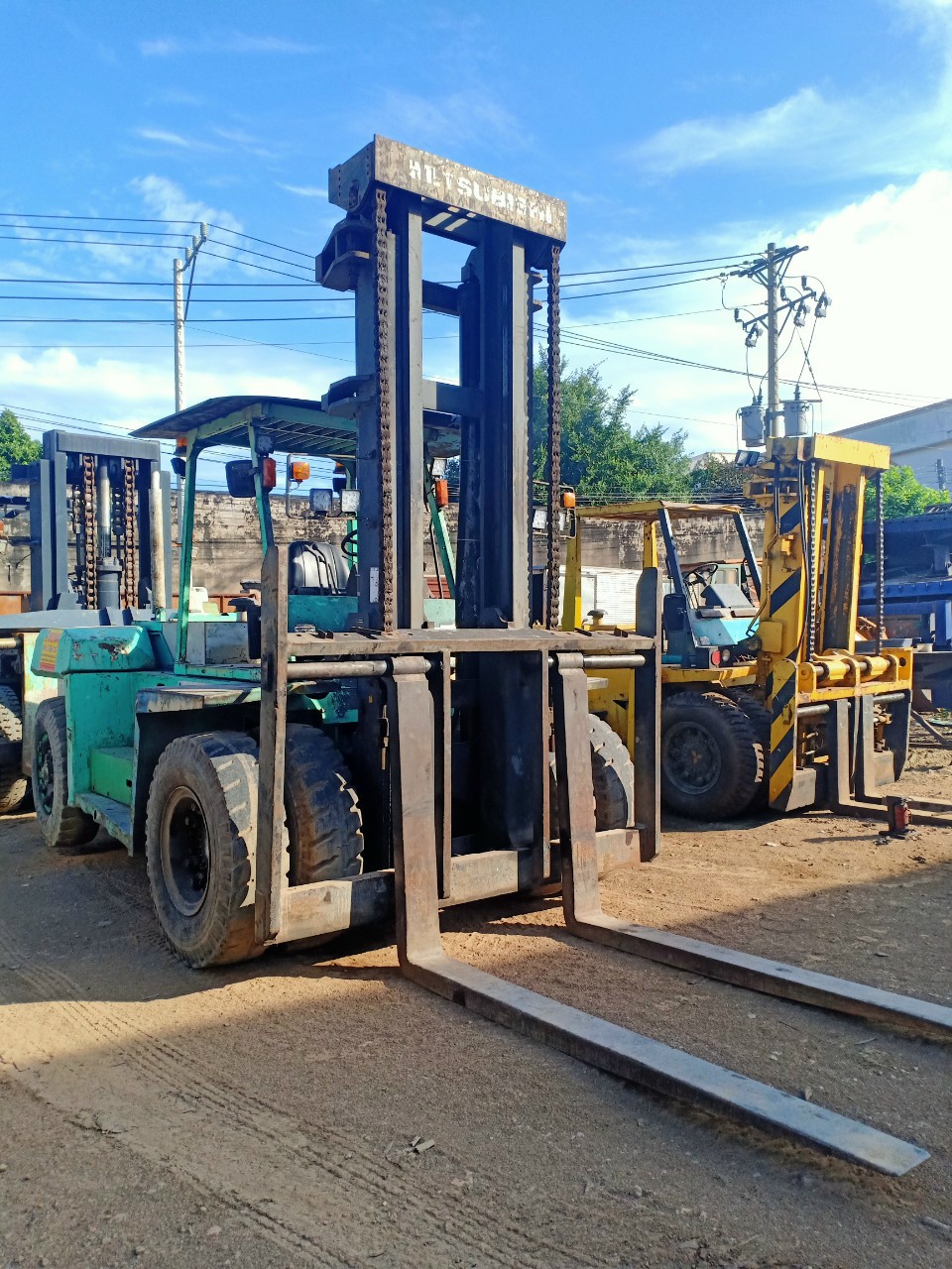 rut-container-hang-bang-xe-nang-tai-thu-dau-mot-binh-duong