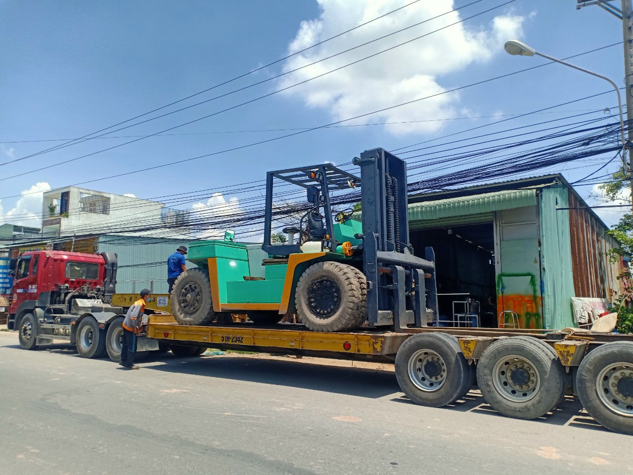 dịch-vu-nang-ha-may-moc-rut-may-moc-tu-container-tai-lai-thieu-binh-duong