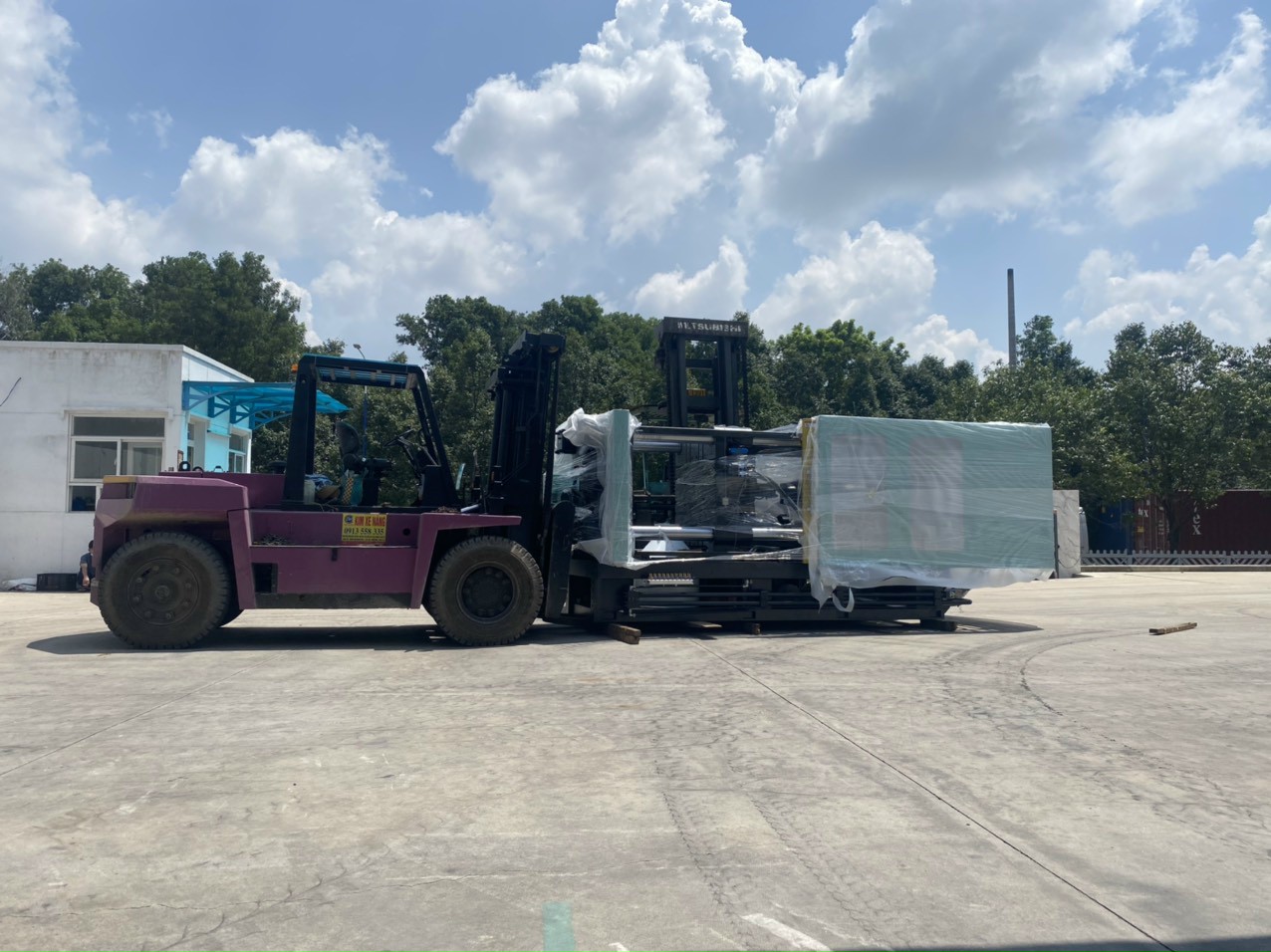 dich-vu-rut-container-va-nang-ha-hang-hoa-kcn-nam-tan-uyen-binh-duong