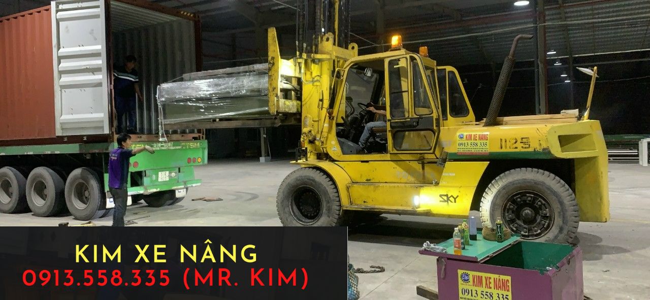 dich-vu-xe-nang-cau-may-moc-thiet-bi-tai-tan-uyen-binh-duong