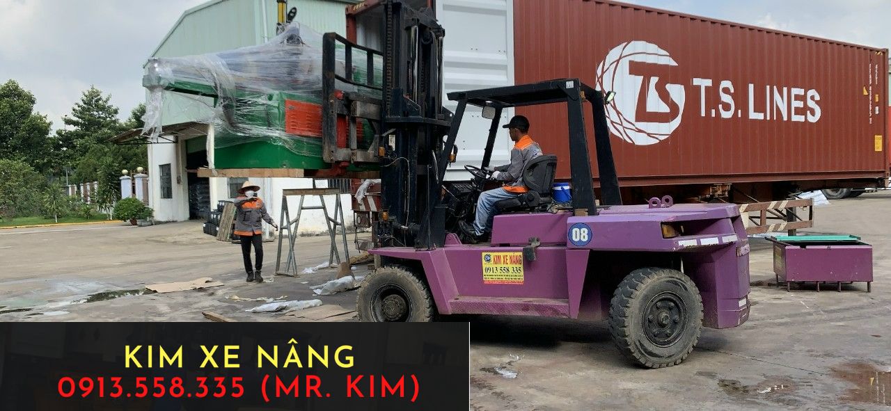 dich-vu-xe-nang-cau-may-moc-thiet-bi-tai-tan-uyen-binh-duong
