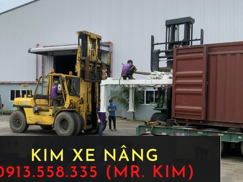 Dịch vụ xe nâng rút container và nâng hạ hàng hóa tại thành phố Tân Uyên