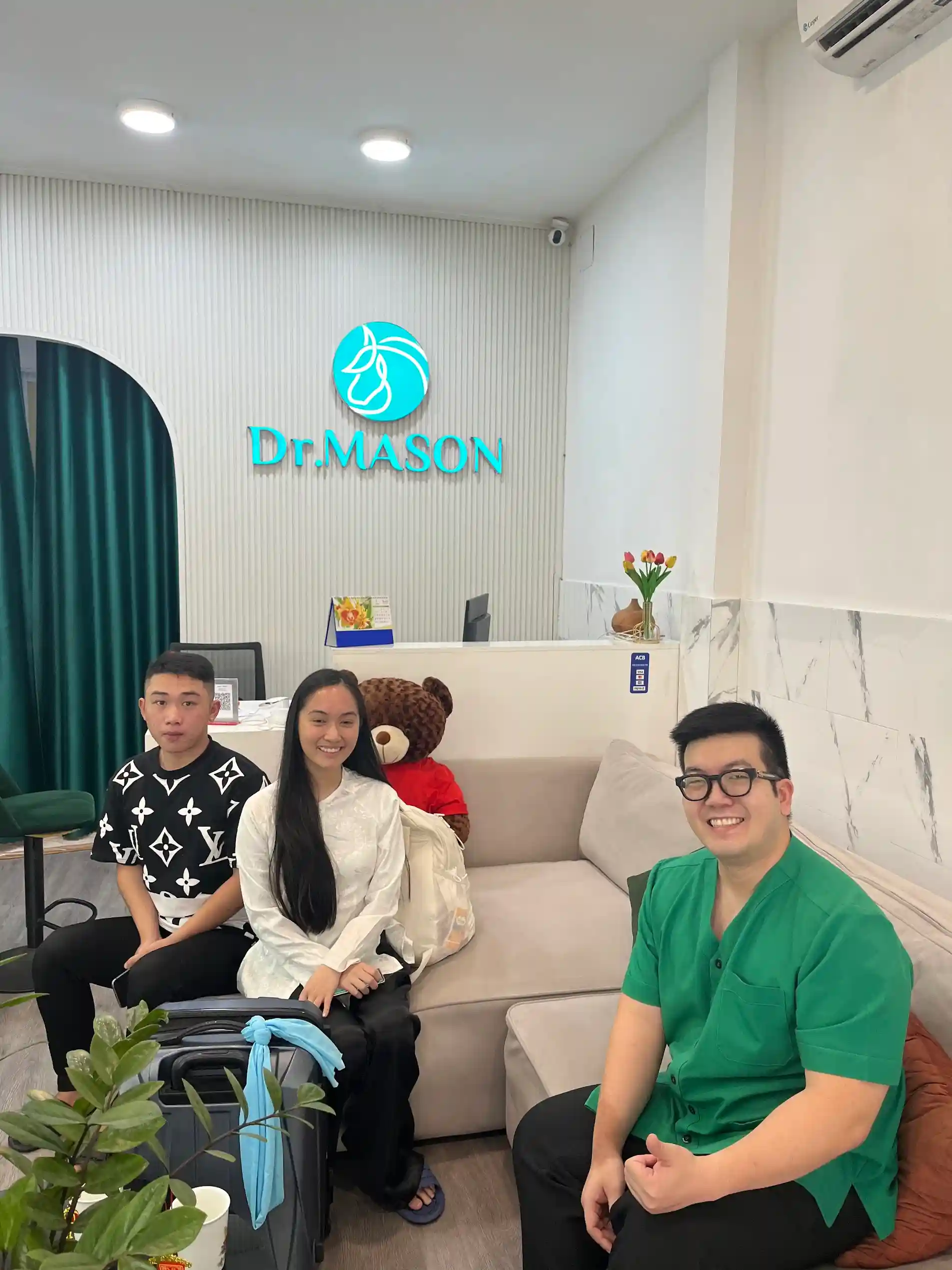 Khám da lâm sàng cùng Bác sĩ tại Dr Mã Sơn Clinic
