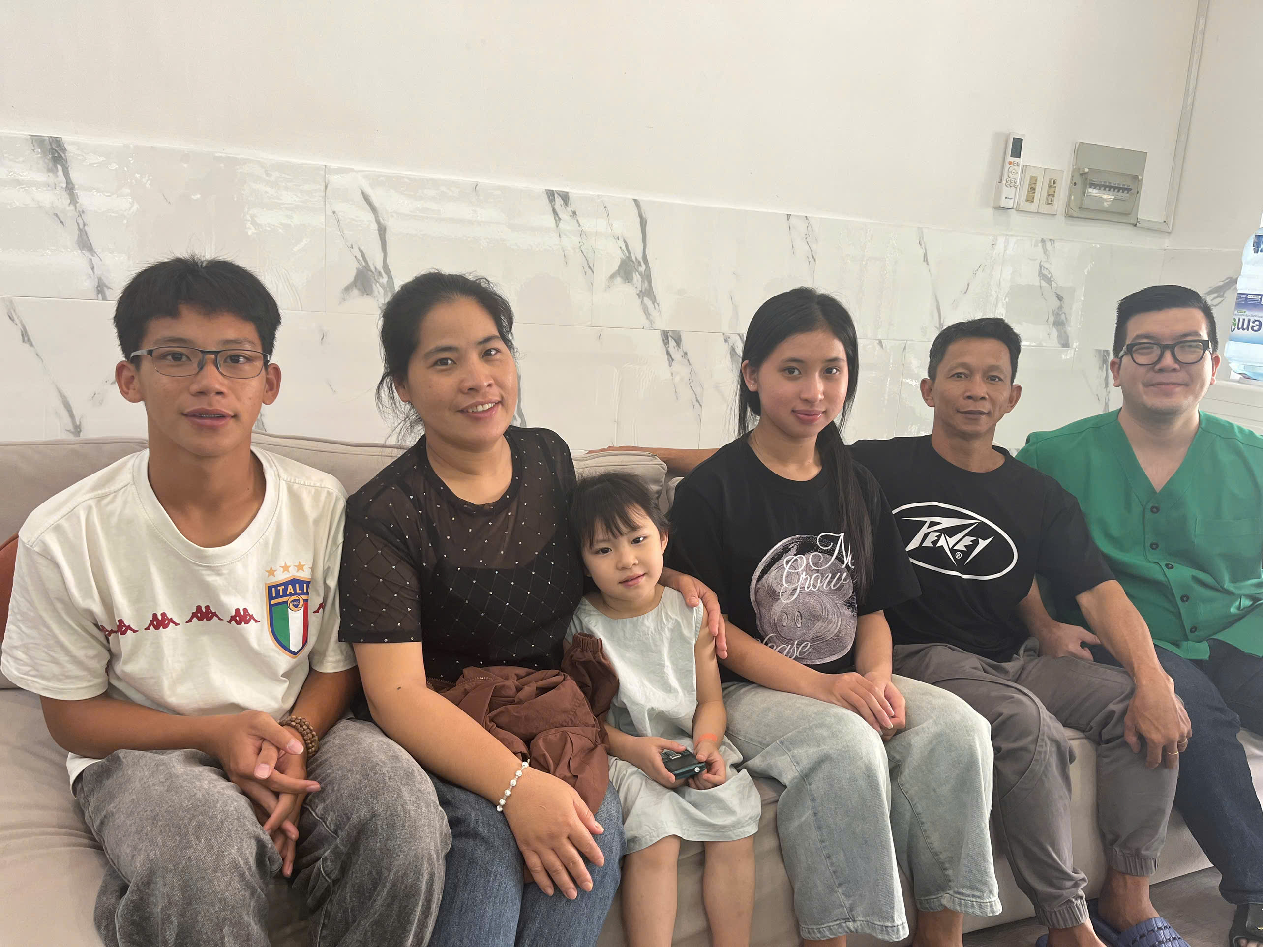 Buổi gặp gỡ gia đình bé Trâm Anh