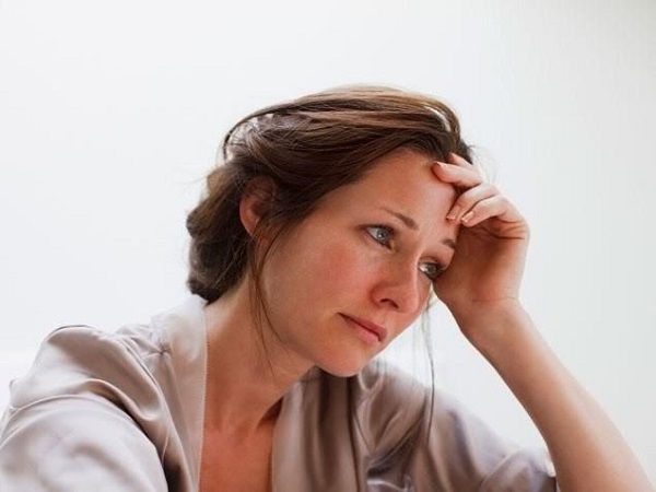 Thức khuya, ngủ không đủ giấc, chế độ ăn uống thiếu khoa học (ít rau xanh, vitamin) và tình trạng căng thẳng kéo dài cũng là những yếu tố gián tiếp thúc đẩy sự hình thành nám da. Thức khuya, ngủ không đủ giấc, chế độ ăn uống thiếu khoa học (ít rau xanh, vitamin) và tình trạng căng thẳng kéo dài cũng là những yếu tố gián tiếp thúc đẩy sự hình thành nám da.