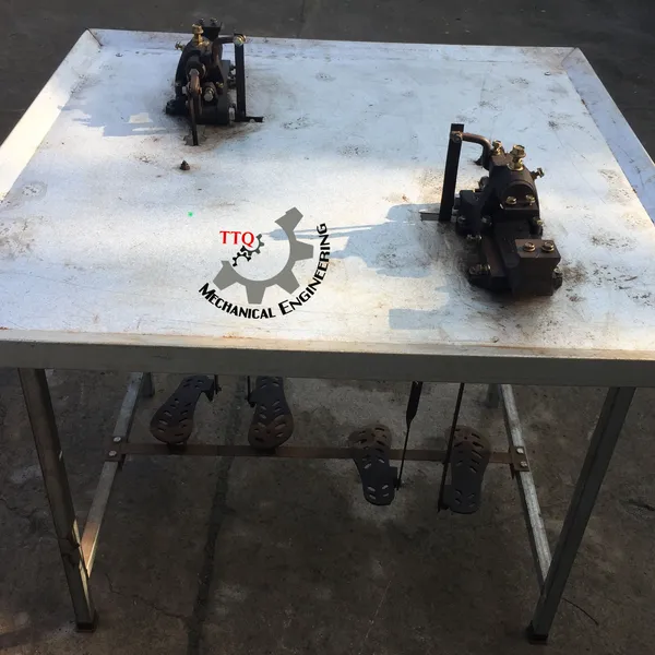 Machine manuelle pour décortiquer les noix de cajou