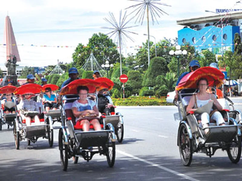 Tham quan Phan Thiết bằng xe xích lô và thuyền chèo