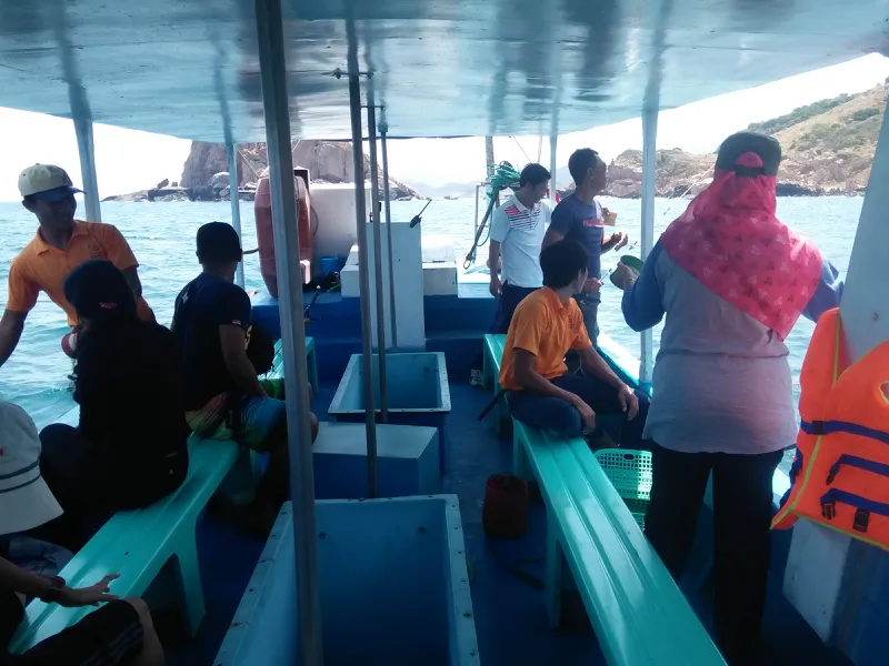Fishing & Snorkeling Tour Browsing The Coral Reef at Vinh Hy Bay