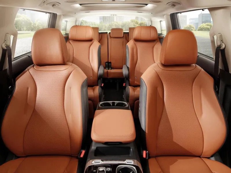 Thuê Xe 7 Chỗ Sedona Mũi Né Đi Sài Gòn