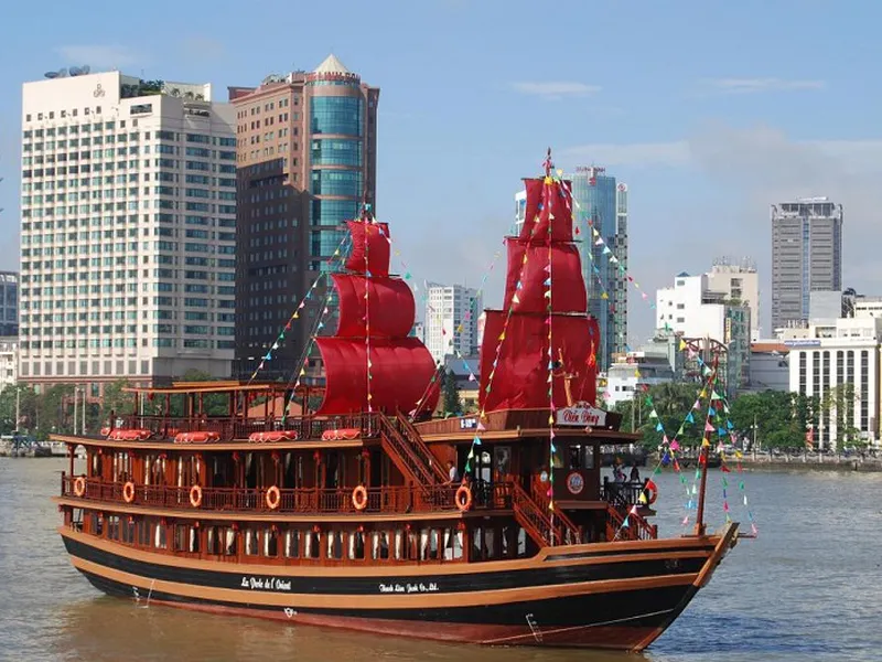 Tour Du Thuyền Indochina Junk Dùng Bữa Tối Trên Sông Sài Gòn