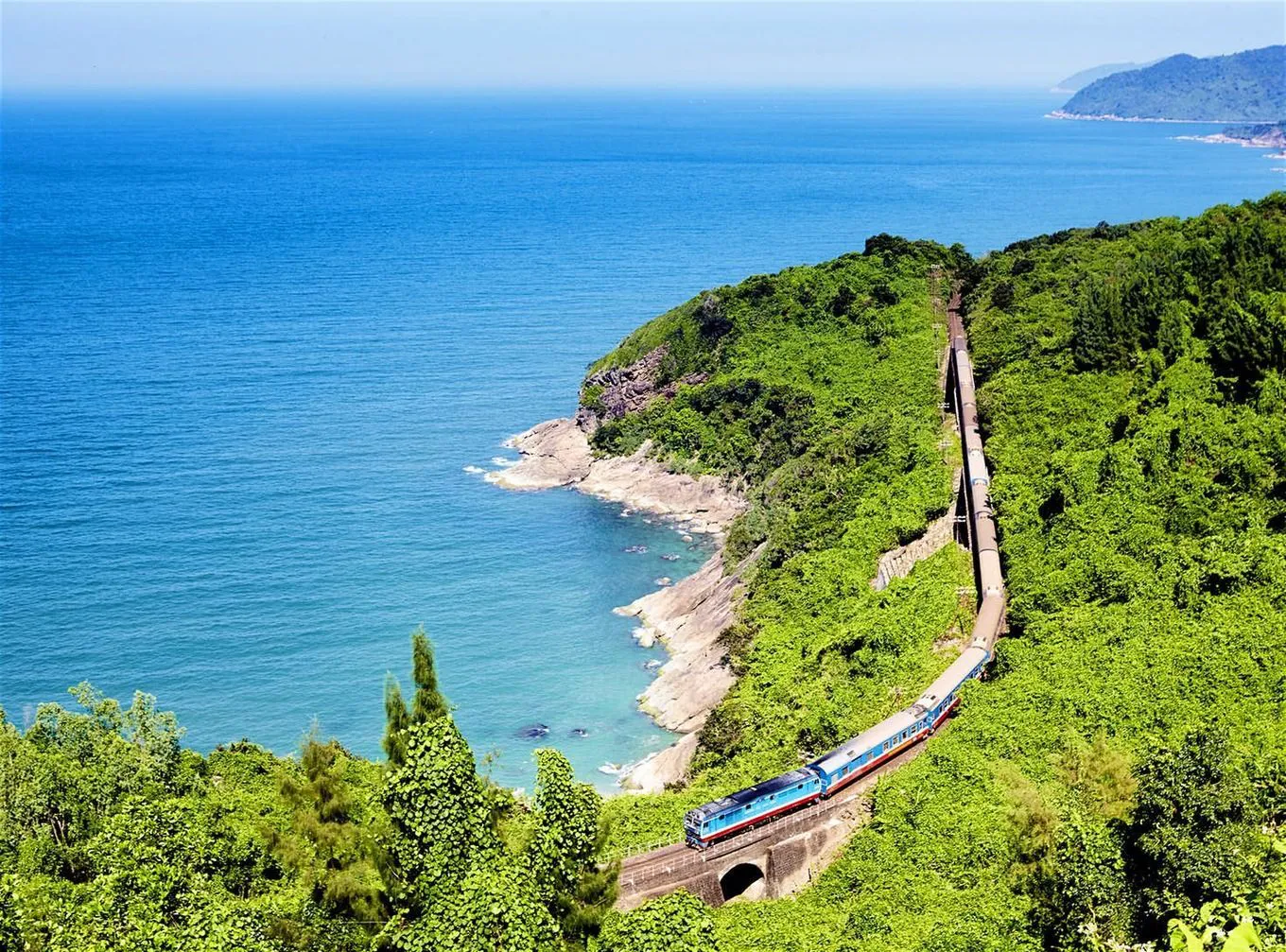 TOP BEAUTIFUL COASTAL ROADS IN VIETNAM (SAIGON TO HUE)