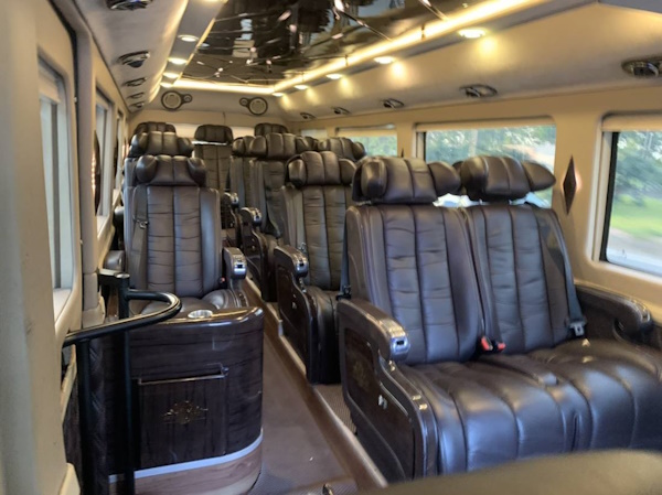 thuê xe limousine 18 chỗ đi An Giang