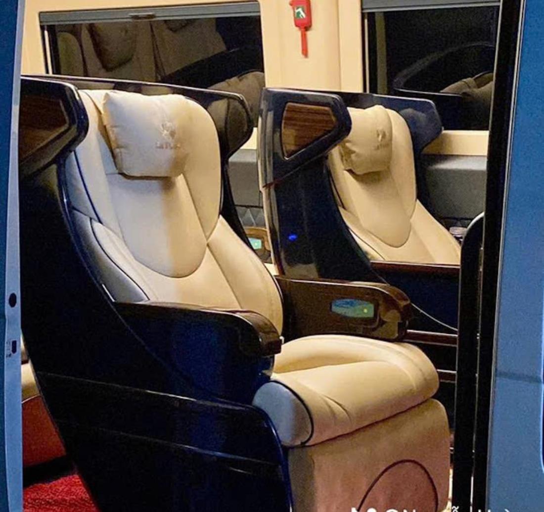 Price of 9-seat Limousine from Saigon to Mui Ne