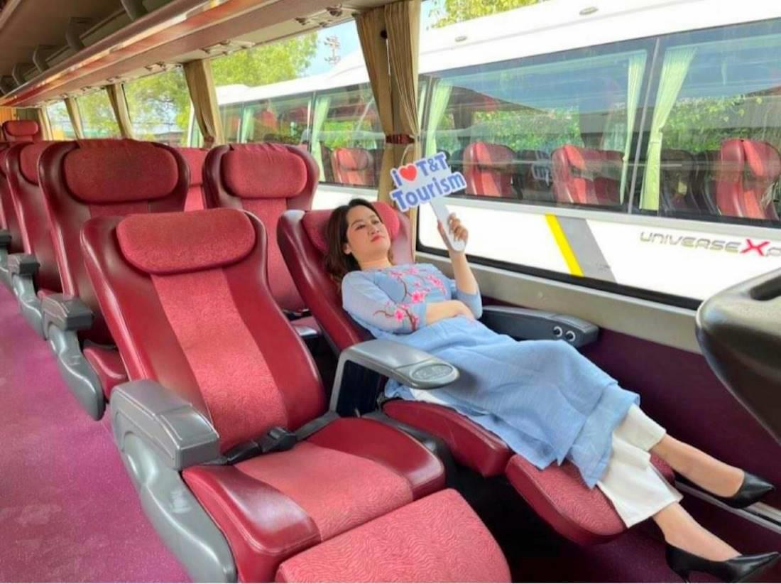 11-seat Limousine Car Price from Nha Trang to Mui Ne | Detailed Price List 2025