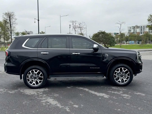 Rent a car for a convenient trip to Long An.