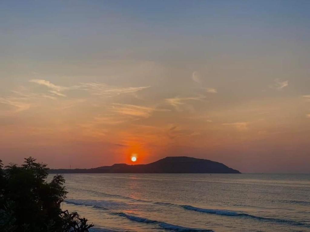 Hon Rom: Famous for its long stretch of golden sand and clear blue sea water