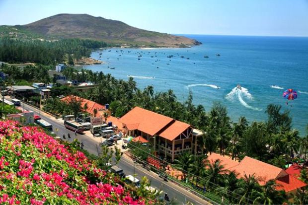 Hon Rom: Famous for its long stretch of golden sand and clear blue sea water