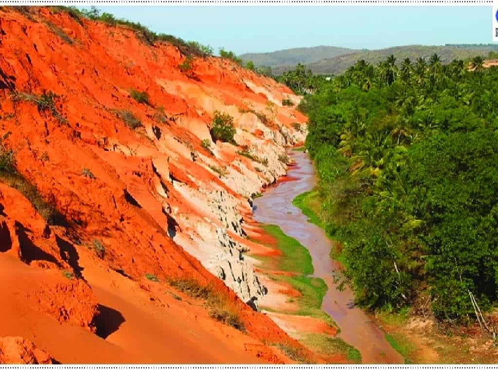 Where is Suoi Tien Mui Ne: It is a small stream flowing through sand dunes with stalactites and beautiful natural scenery.