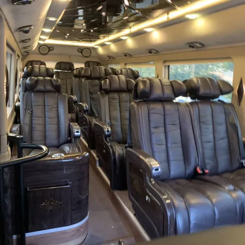 Thuê xe limousine 18 chỗ