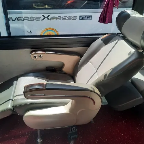 Thuê xe limousine 28 chỗ