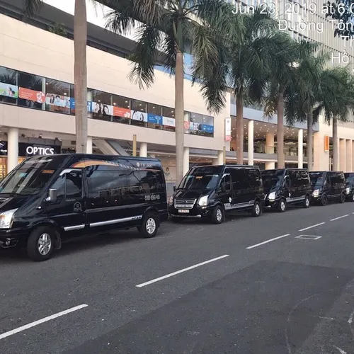 Thuê xe limousine 9 chỗ