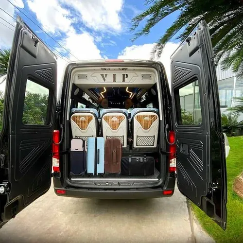 Thuê xe limousine 9 chỗ