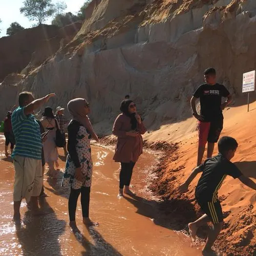 MUI NE JEEP TOUR TO SEE THE SUNRISE | EXPLORE SAND DUNES & FAIRY STREAM
