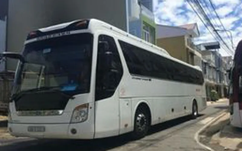 Dịch Vụ Thuê Xe 45 Chỗ Đi Mũi Né: Xe Universe Đời Mới, Giá Tốt