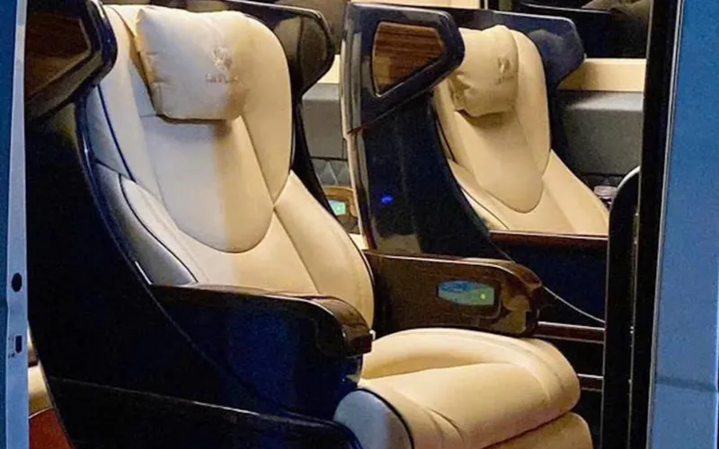 Limousine 11 seats Nha Trang to Mui Ne| Detailed Price List 2025