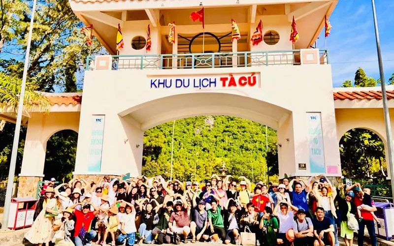 Khám Phá Thiên Nhiên Kỳ Vĩ Tại Núi Tà Cú - Bình Thuận