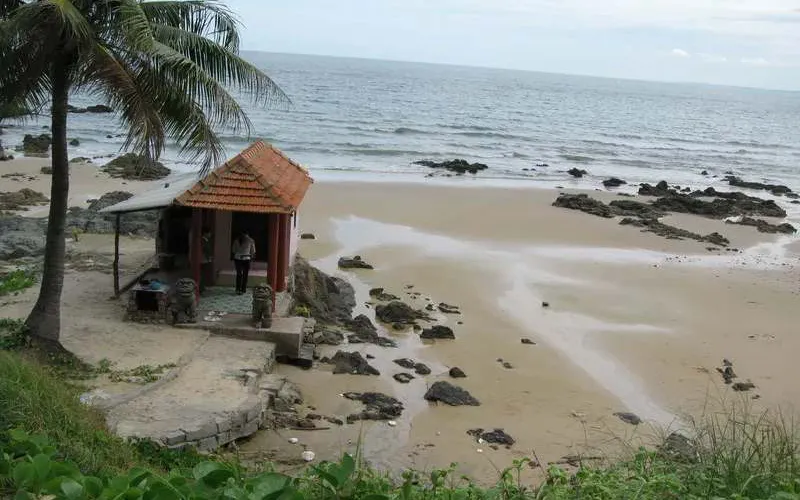 Ong Dia Rock Beach: Wild Beauty & Sacred Legend | My Tam Travel