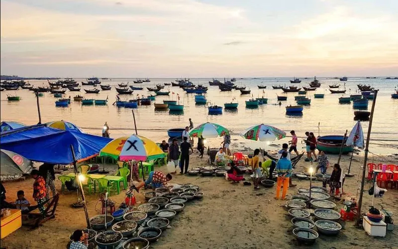 Làng Chài Mũi Né: Kinh Nghiệm Du Lịch & Khám Phá 2024