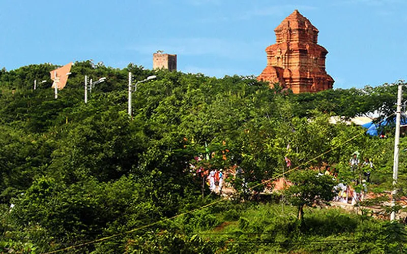 Mui Ne car rental to visit Ong Hoang's Palace