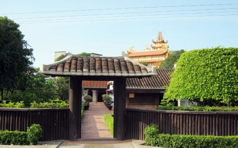 Thuê xe Mũi Né đi tham quan Trường Dục Thanh