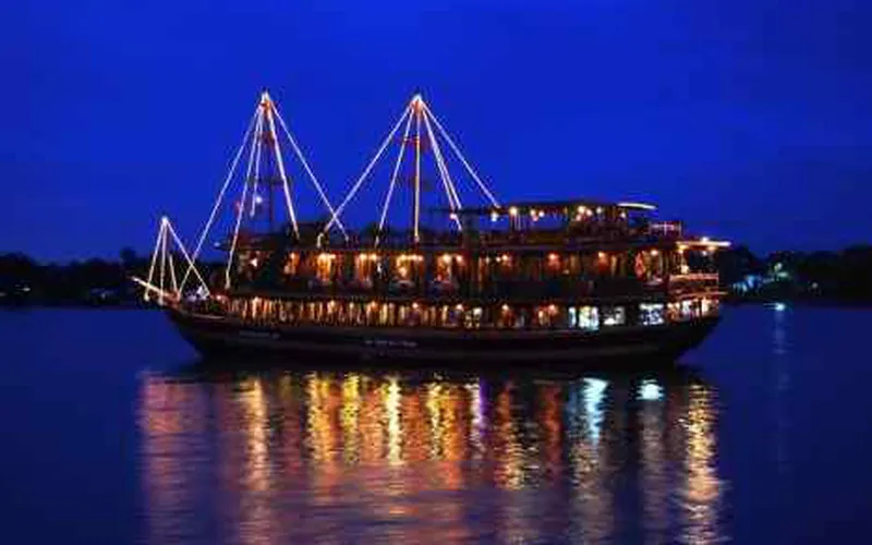 Tour Du Thuyền Indochina Junk Dùng Bữa Tối Trên Sông Sài Gòn