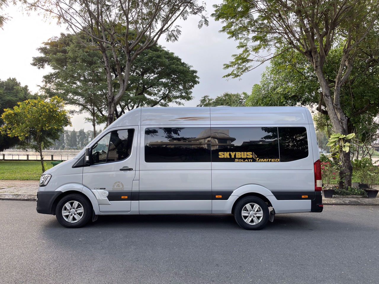 limousine-9-cho_3.jpg (503 KB)