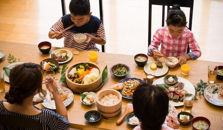 Chế Độ Ăn Uống Lành Mạnh Và Cân Bằng của người Nhật Chế Độ Ăn Uống Lành Mạnh Và Cân Bằng của người Nhật