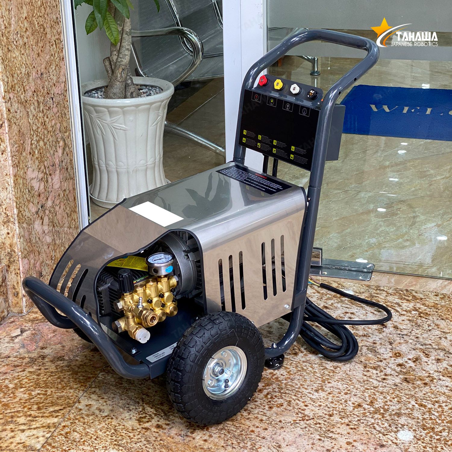 Máy phun rửa áp lực cao TAHAWA M26 Máy phun rửa áp lực cao TAHAWA M26