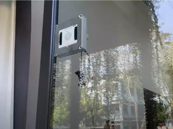 Khách hàng mua và trải nghiệm thực tế robot lau kính Tahawa TH-YW509