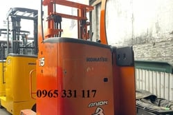 Thuê xe nâng điện đứng lái giá rẻ