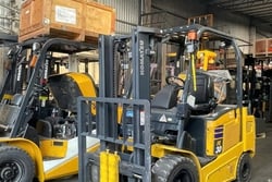 Mua xe nâng điện cũ bền bỉ giá rẻ tại HCM 