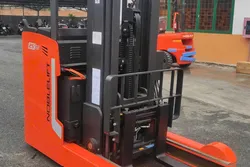 Xe nâng điện đứng lái Trung Quốc pin lithium