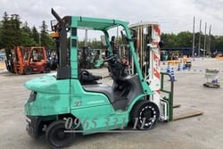 Xe nâng dầu bãi 2.5 tấn HCM